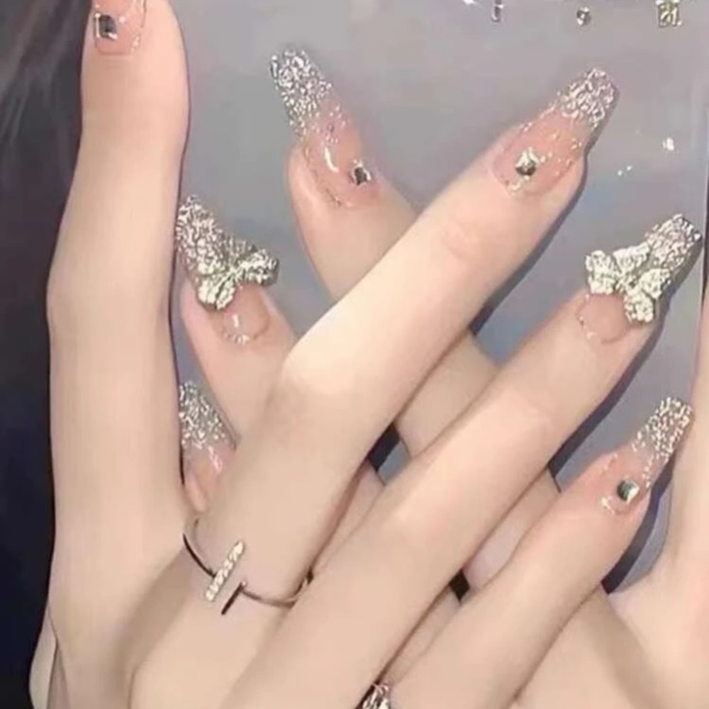 Fake nails - Picture 2 of 3